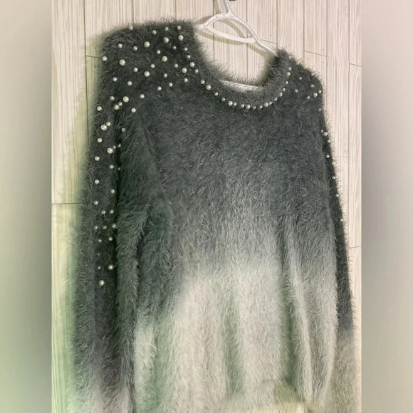 VENUS COZY PEARL TRIM SWEATER Size M - Picture 6 of 6